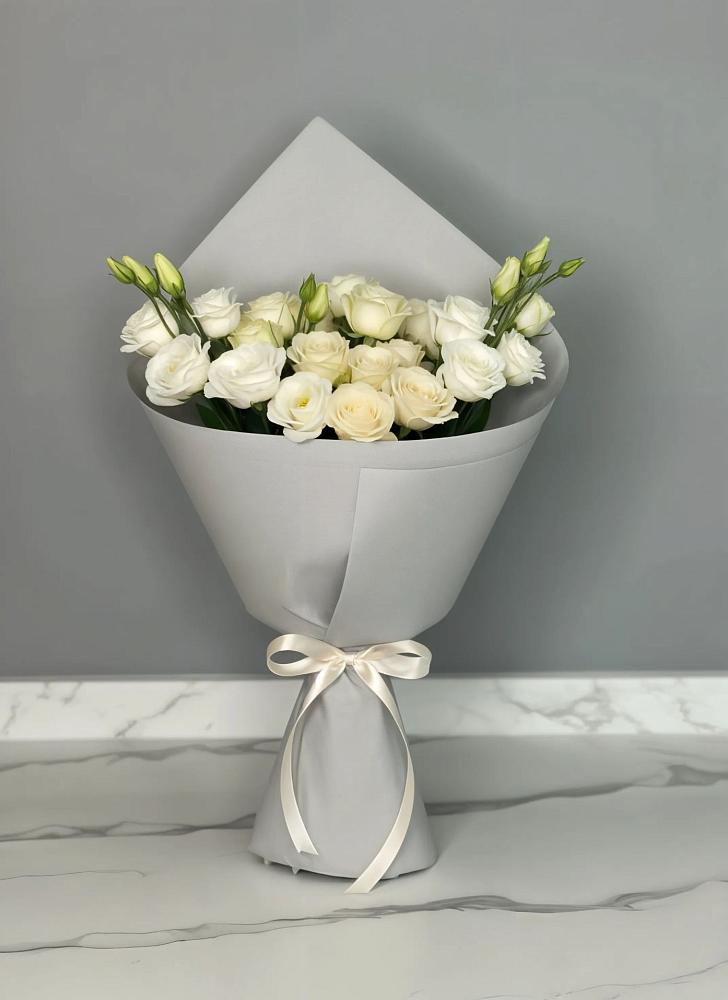 Букет цветов из: Розы и Лизиантусы в Башмаково